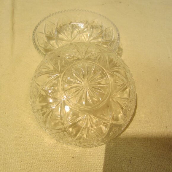 VTG PAIR OF PRESSED GLASS SMALL RELISH/TRINKET DISHES STAR PATTERN - Picture 3 of 4